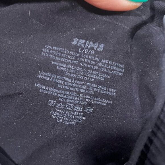 NWOT Skims Shapewear Seamless Sculpt Brief Thong Bodysuit Scoop Neck Onyx Size L - Picture 3 of 4